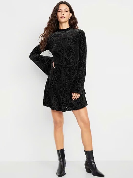 Old Navy Dresses & Skirts - Old Navy Petite Long-Sleeve Velour Mini Dress